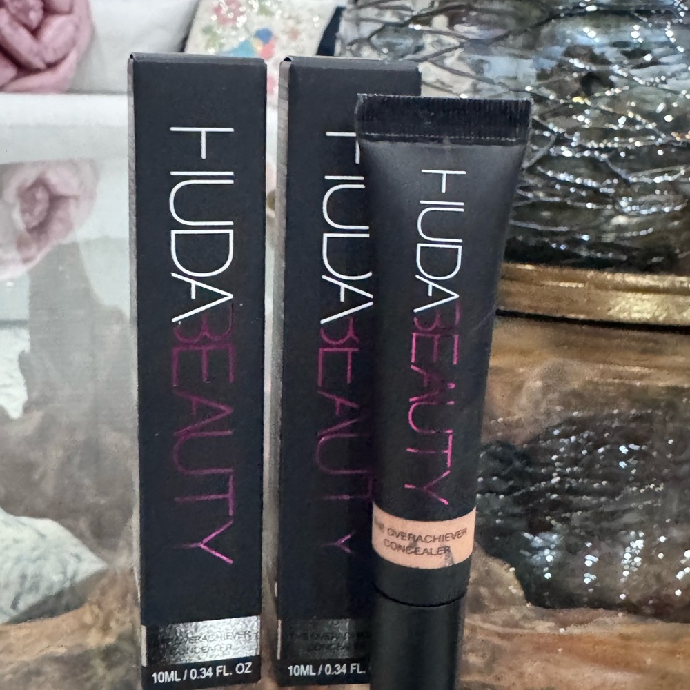 HUDA BEAUTY Overachiever Concealer -16G Graham Cracker (Women Makeup)